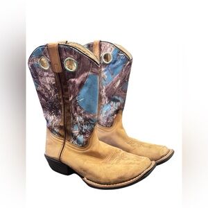 Women’s smokey mountain boots size 6D